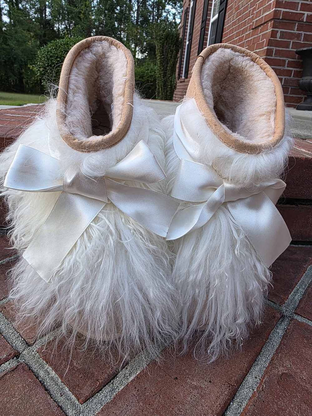UGG Classic Mini Mongolian Sheepskin Cuff Boots Shell Bow Tan Good Cond Size 7